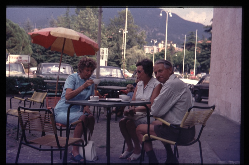13.Rovereto jul 1975 Rino,Ilse,Mama.JPG